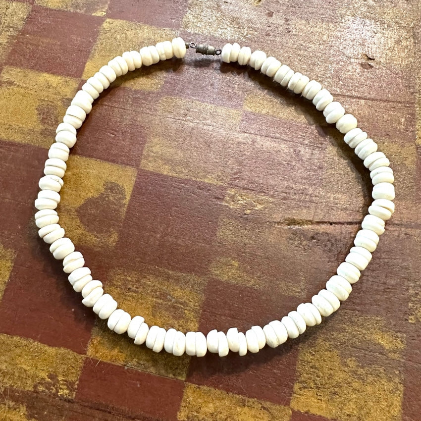 Vintage hotsell Polynesian Sea Shell Choker Necklace,16