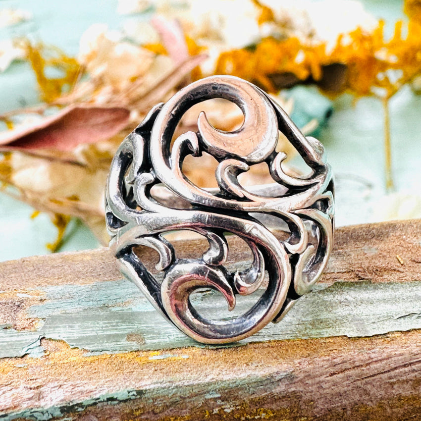 Pre-Owned Sterling Silver Swirl Dome Ring Size 7