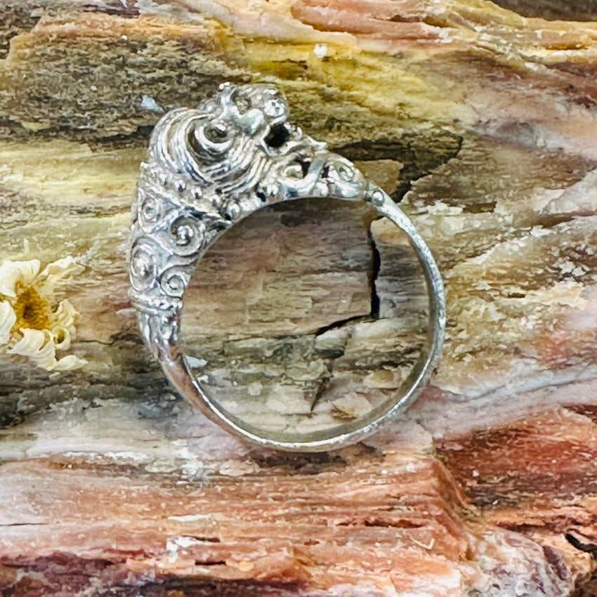 Vintage silver outlet lion ring￼