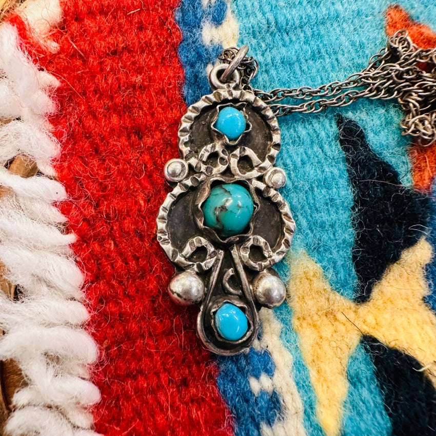 Vintage store Sterling silver native American style turquoise gemstone necklace