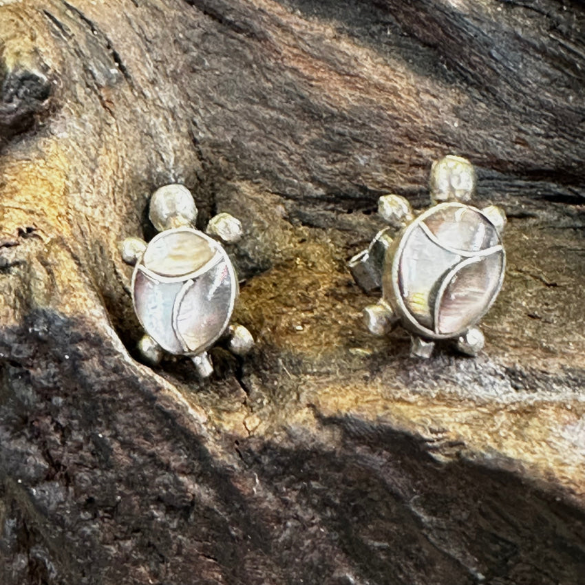 Vintage Zuni Sterling Silver &amp; Mother - Of - Pearl Turtle Tortoise Earrings
