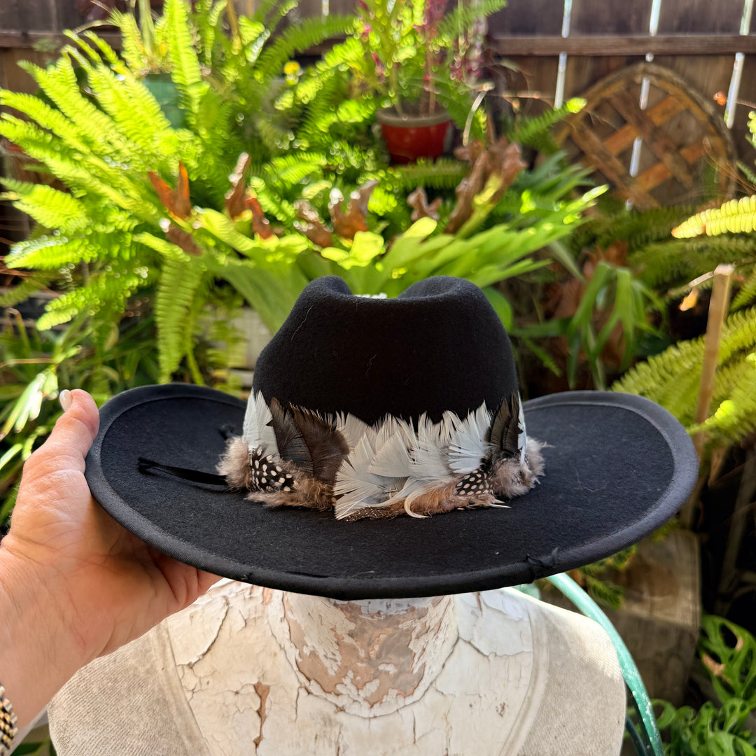C. 1970s Smithbult Black Wool Cowboy Western Hat Feather Band 7 1/4