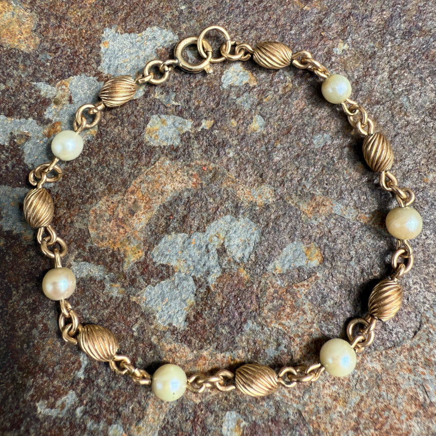 Bracelet 12k Gold Filled & White Pearls bracelet