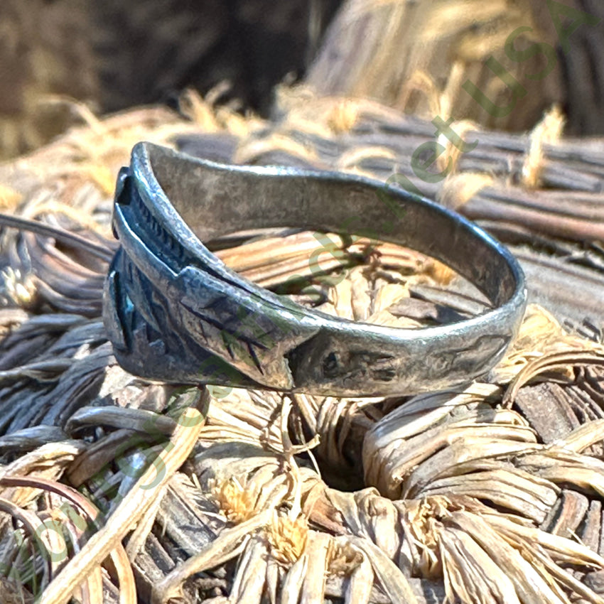 Early Navajo Sterling Silver Stamped Double Arrow Band Ring Size 9.5