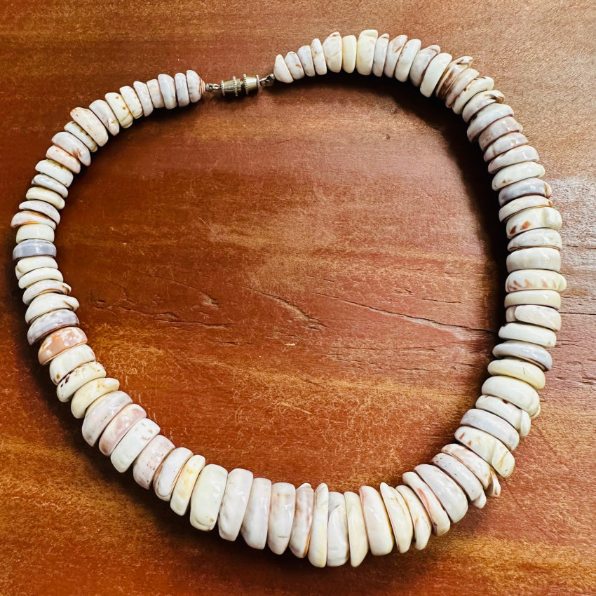 Large Vintage Hawaiian Puke Shell Choker Necklace