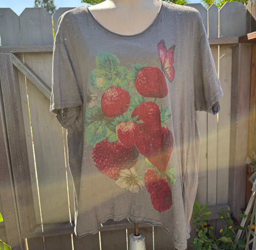 MAGNOLIA PEARL Cotton Fraise Tee T-Shirt Strawberry Ozzy Gray tee shirt