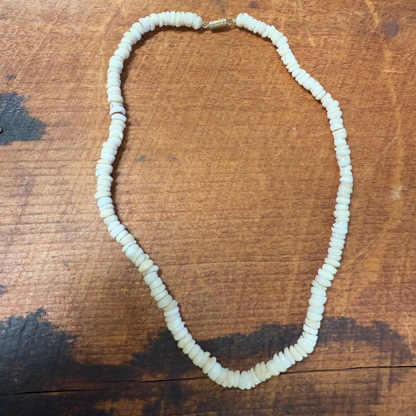 Natural Hawaiian Puka Shell Choker Necklace 16.5’’ L Necklace