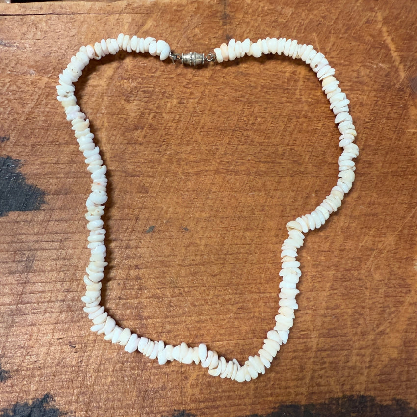 Natural Hawaiian Puka Shell Choker Necklace 16.5’’ L Necklace