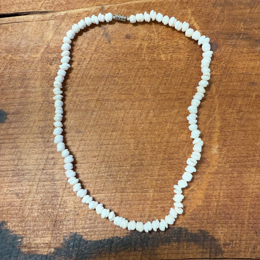 Natural Small Hawaiian Puka Shell Choker Necklace 18’’ L Necklace