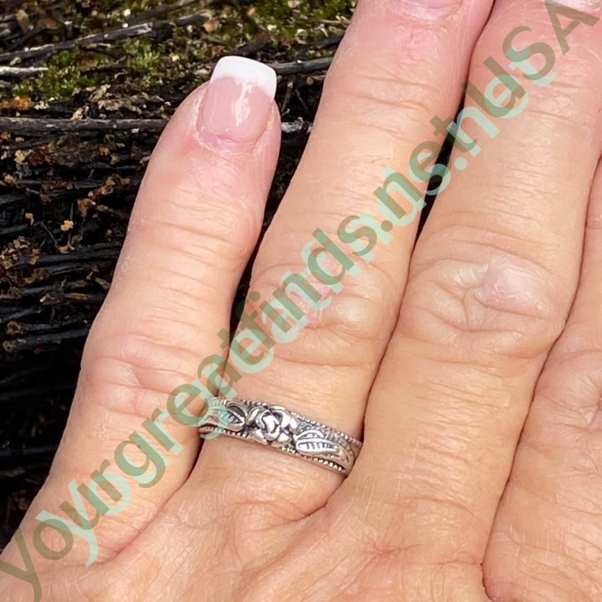 Pretty Sterling Silver Band Ring WIth Applique Size 7 Yourgreatfinds