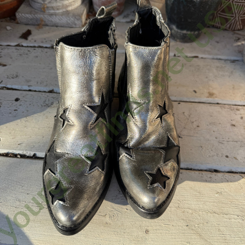 Seven7 Pewter & Black Rockstar Bootie Ankle Chelsea Boots 6 shoes