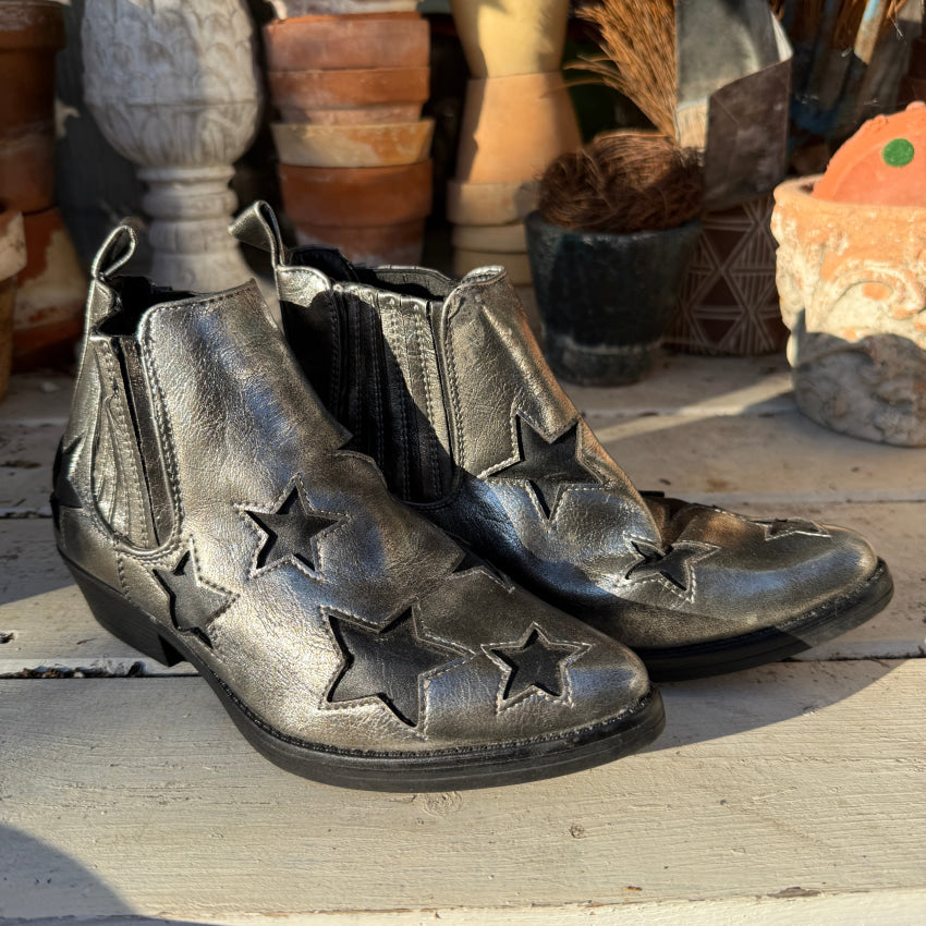 Seven7 Pewter & Black Rockstar Bootie Ankle Chelsea Boots 6 shoes