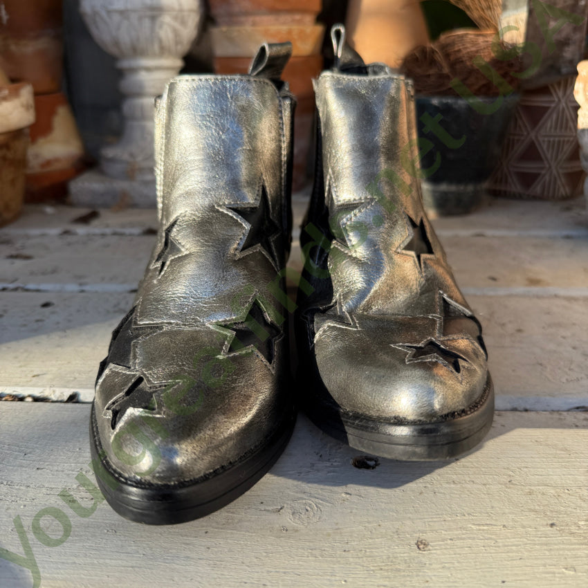 Seven7 Pewter & Black Rockstar Bootie Ankle Chelsea Boots 6 shoes