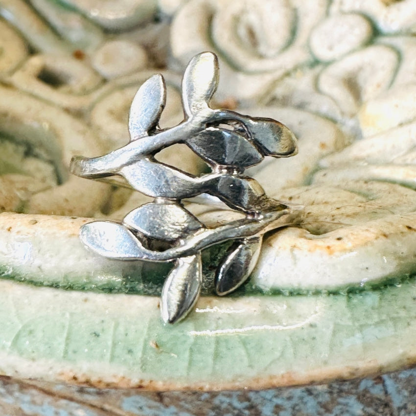 Sterling Silver Leafy Vine Ring Size 6