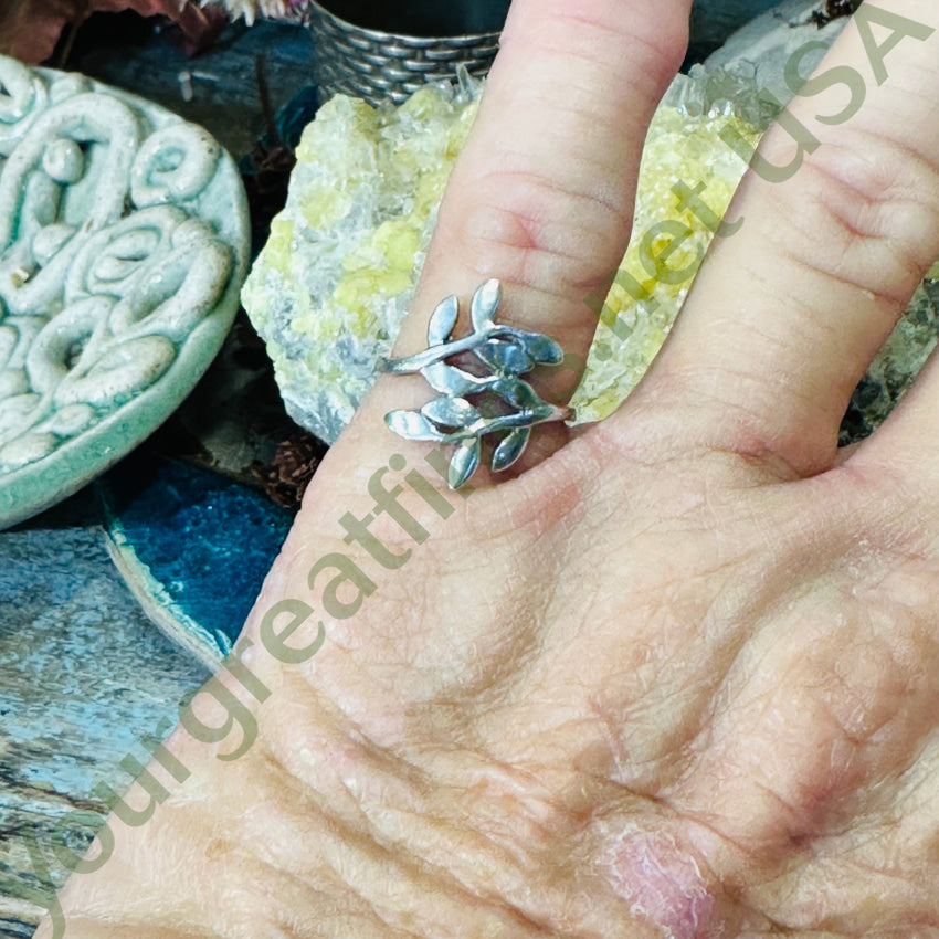 Sterling Silver Leafy Vine Ring Size 6