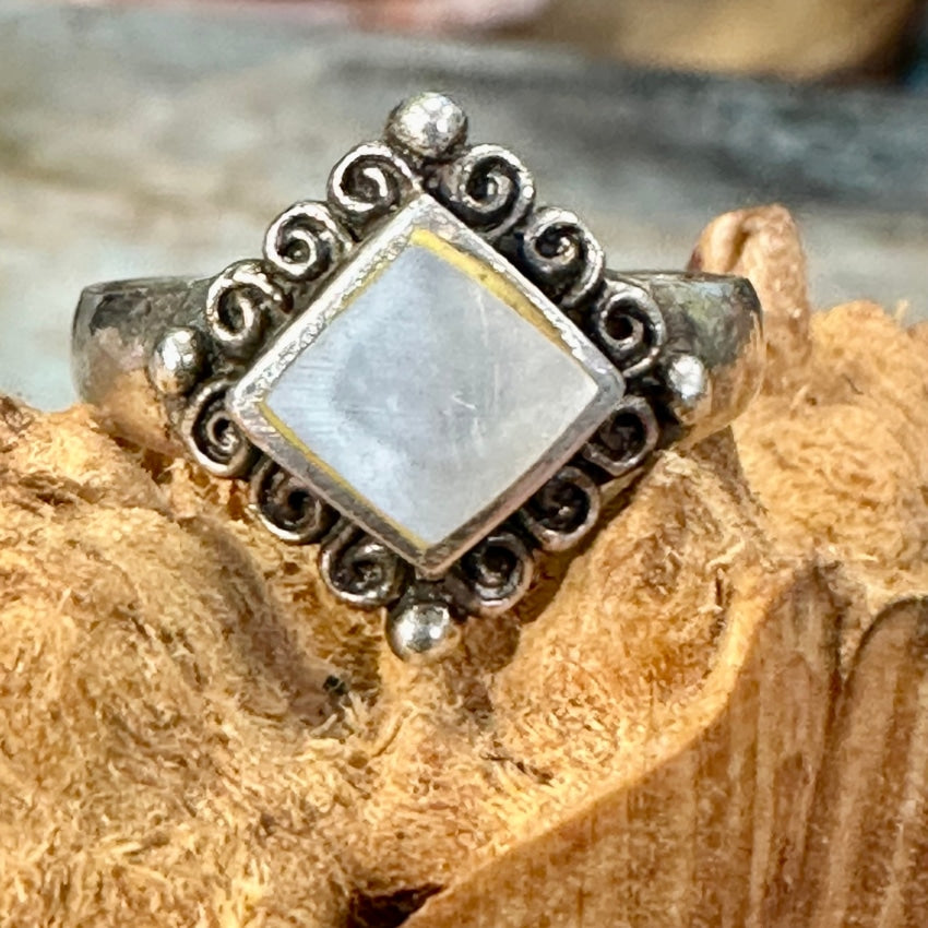 Sterling Silver Mother-Of-Pearl Ring Size 8