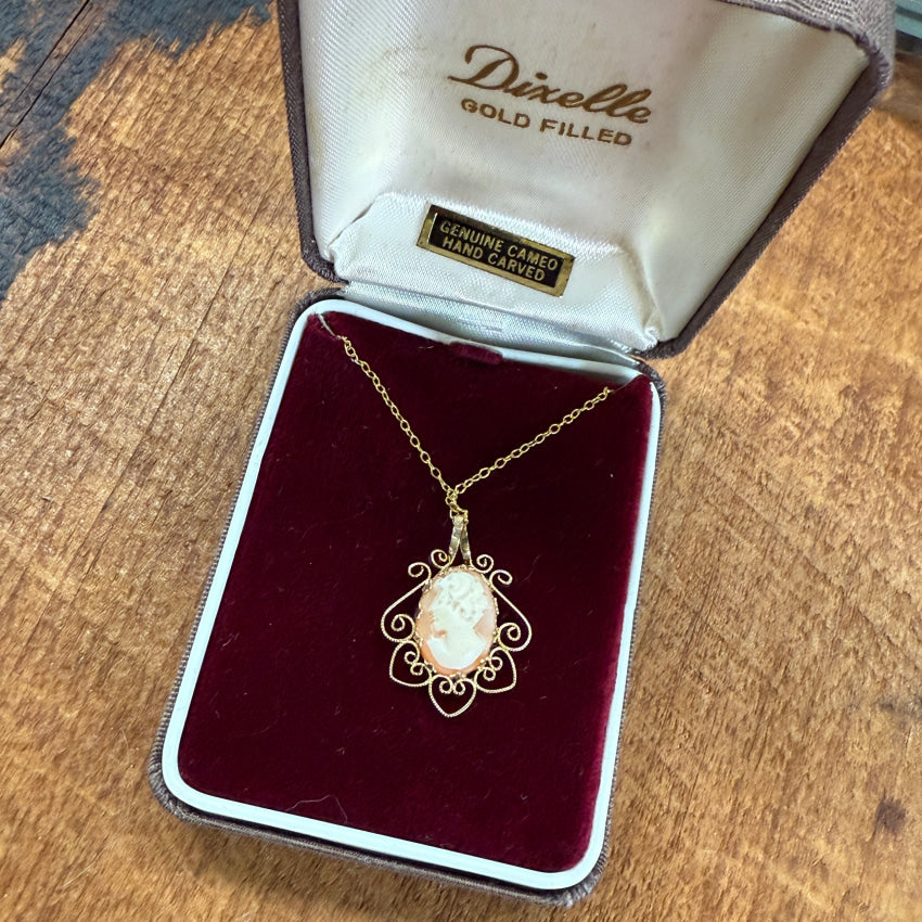 Vintage 1970S Gold Filled Shell Cameo Necklace In Original Box Necklace