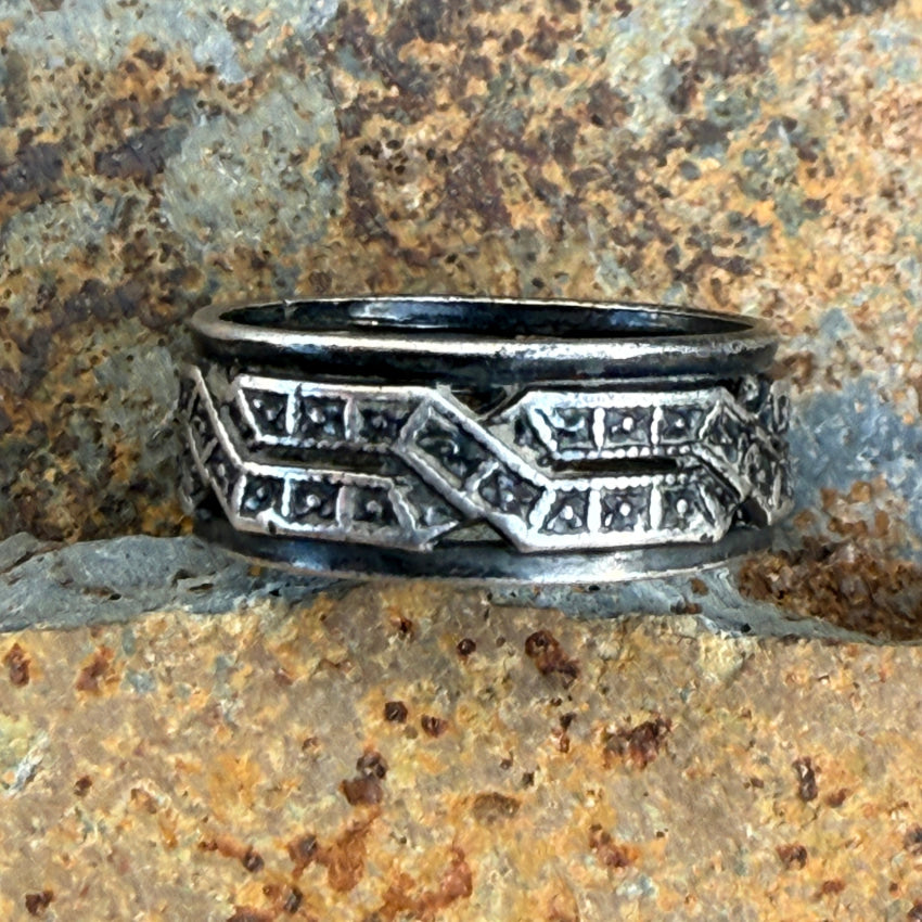 Vintage Band Ring Celtic Raised Design Size 6 Ring