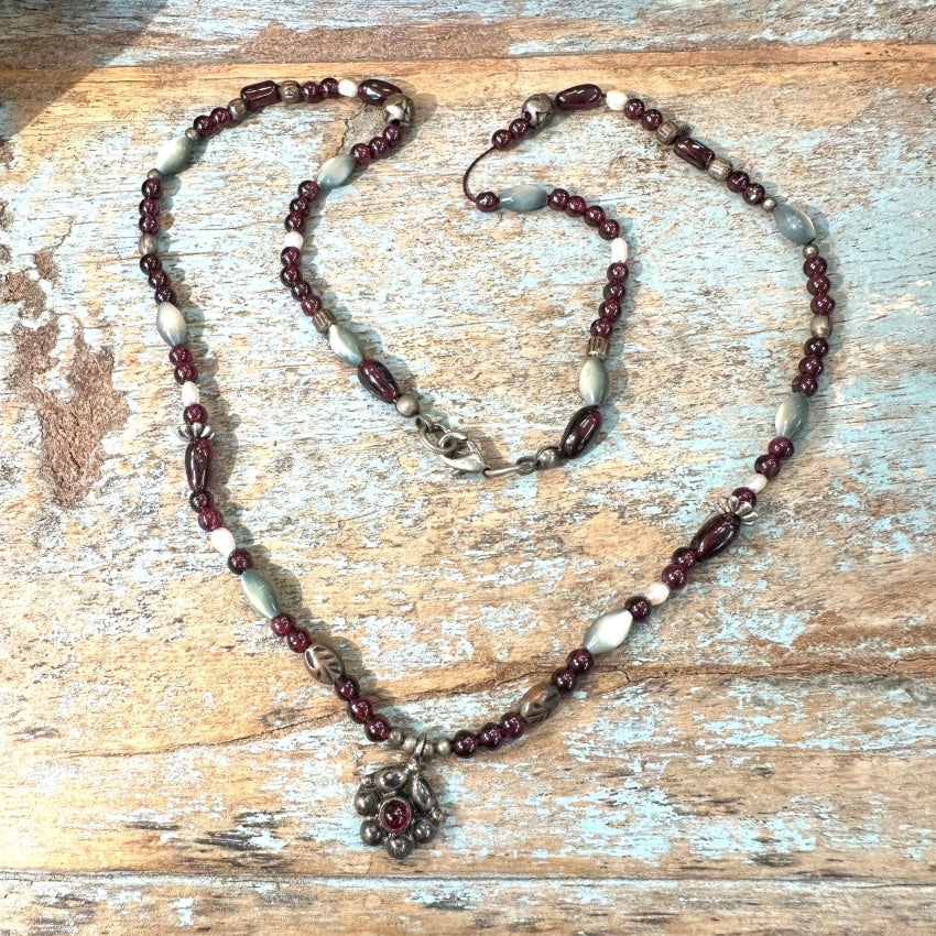 Vintage Garnet Mother-Of-Pearl Beaded Necklace