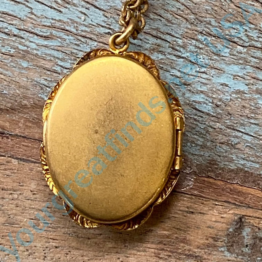 Madeline's Locket in Gold - Vintage Oval – DEUX LIONS JEWELRY