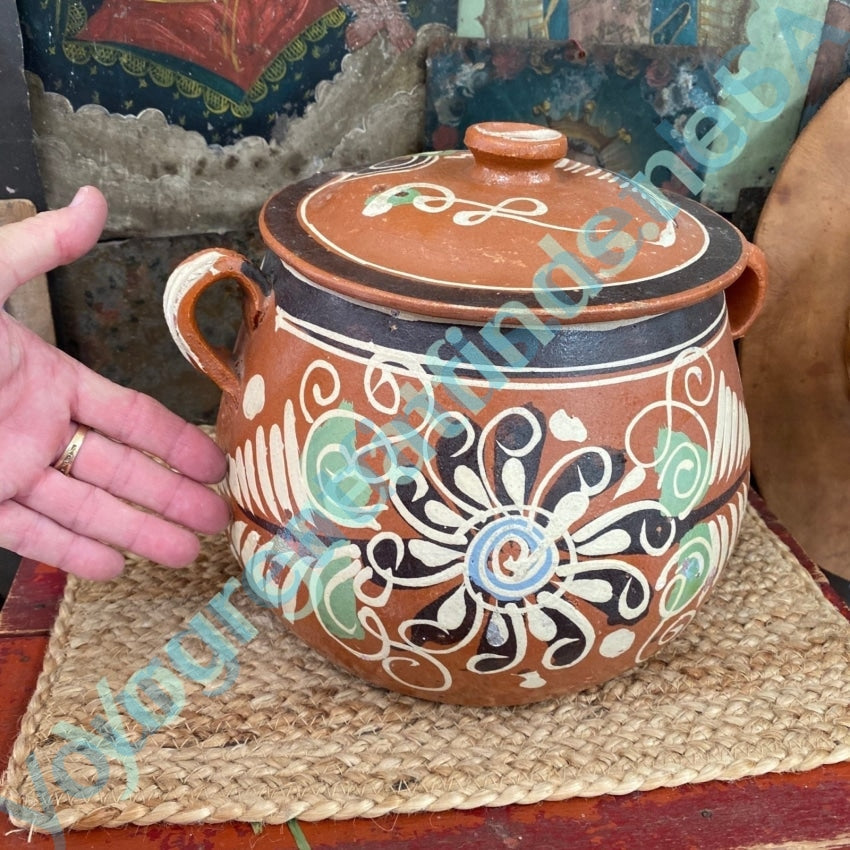https://yourgreatfinds.net/cdn/shop/files/vintage-large-mexican-terracotta-bean-pot-hand-painted-with-spelling-error-pottery-171_1200x.jpg?v=1682439902