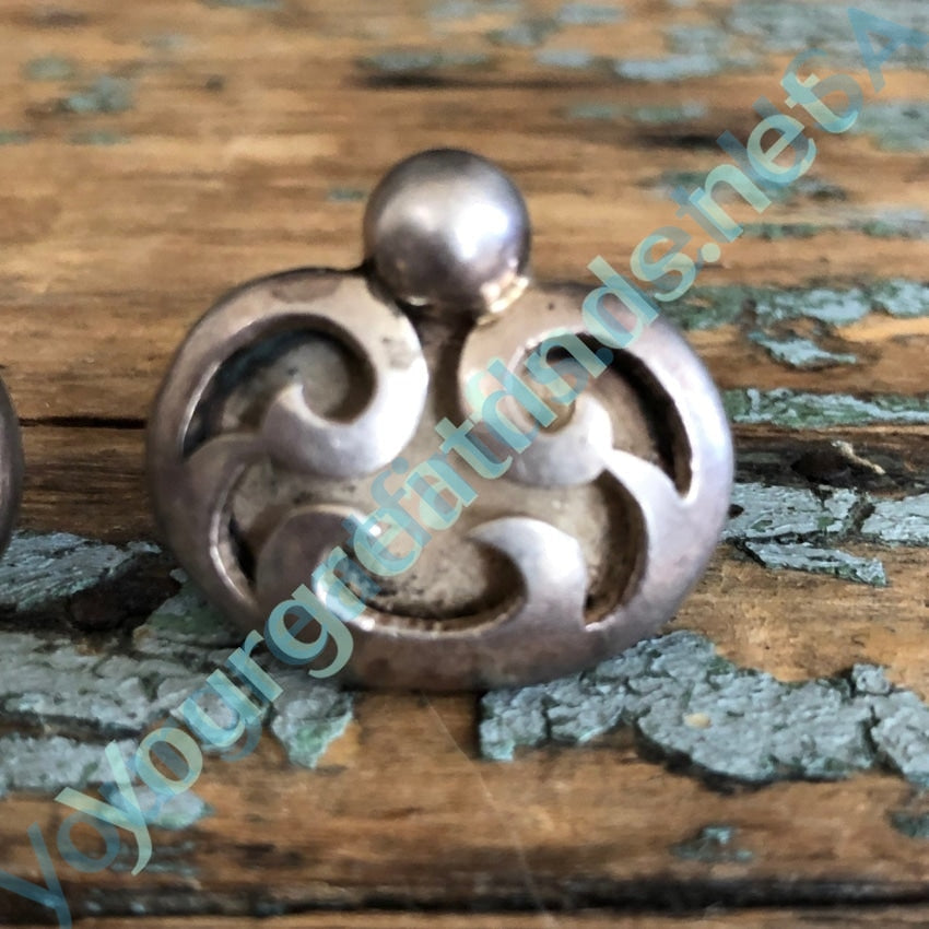 Mexican Victoria Calar Sterling Silver Screw Back Earrings
