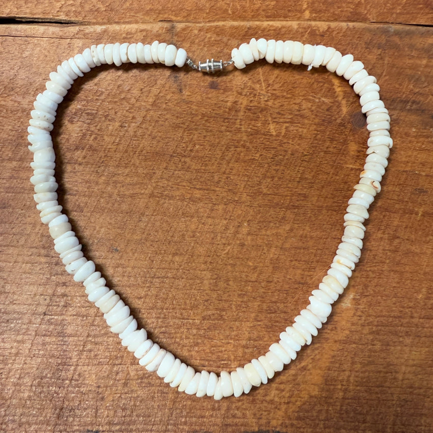 Vintage Natural Hawaiian Puka Shell Necklace 18’’ L Necklace