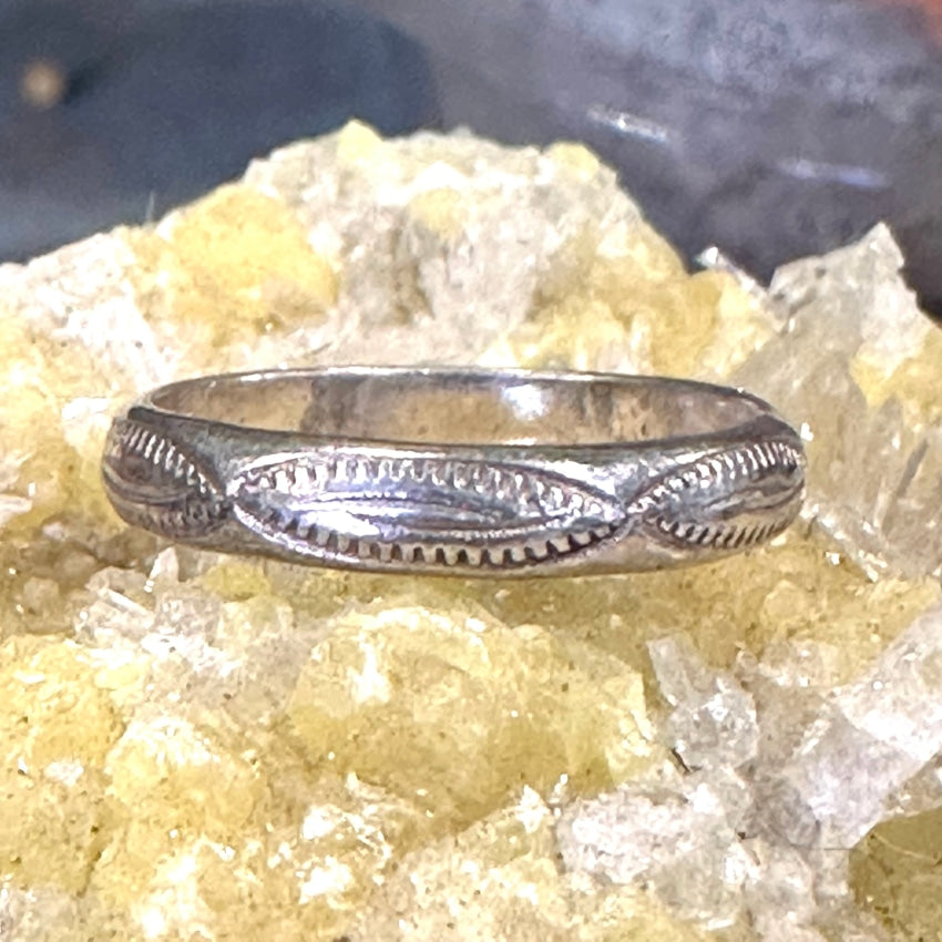 Vintage Navajo Stamp Decorated Sterling Silver Band Ring 6.25