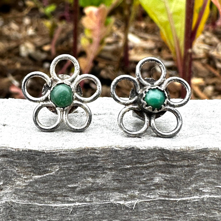 Vintage Navajo Sterling Silver Snake Eye Turquoise Flower Stud Earrings