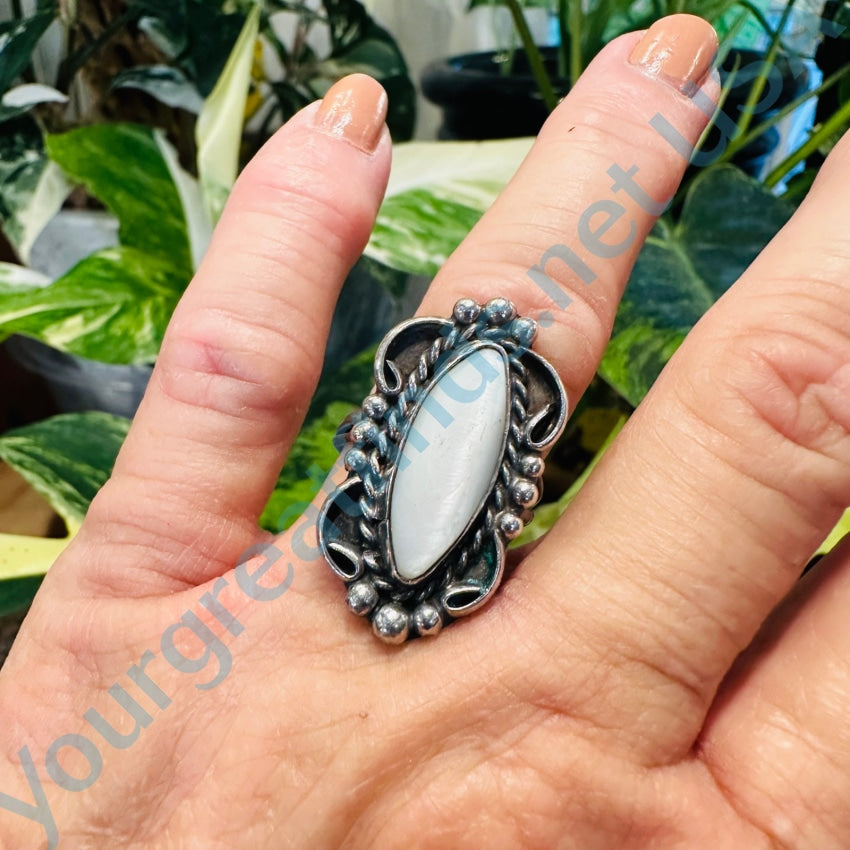 Vintage Navajo Sterling Silver White Mother-Of-Pearl Ring Size 8