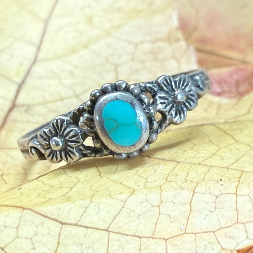 Vintage Southwestern Sterling Silver & Turquoise Ring Size 6 ring
