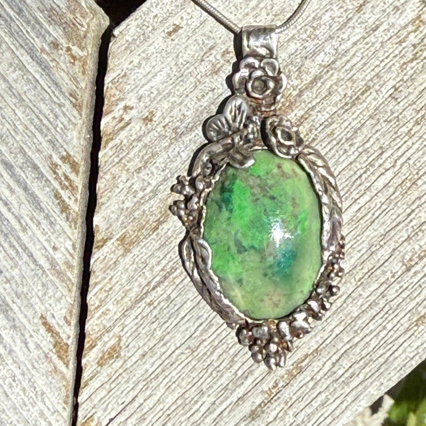Vintage Sterling Silver & Bright Green Moss Agate Necklace necklace