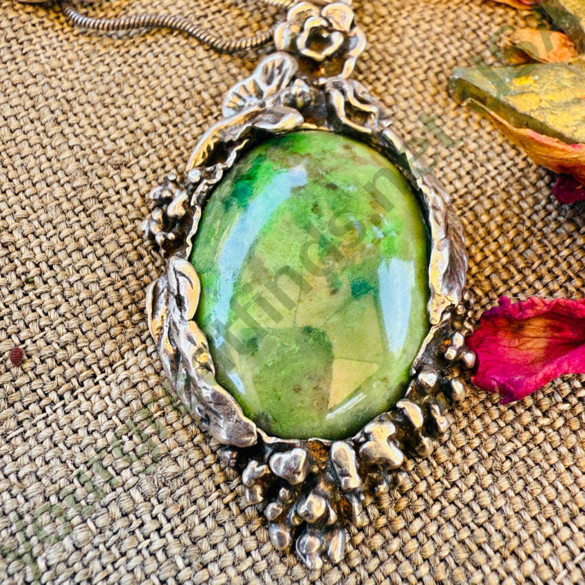 Vintage Sterling Silver & Bright Green Moss Agate Necklace necklace