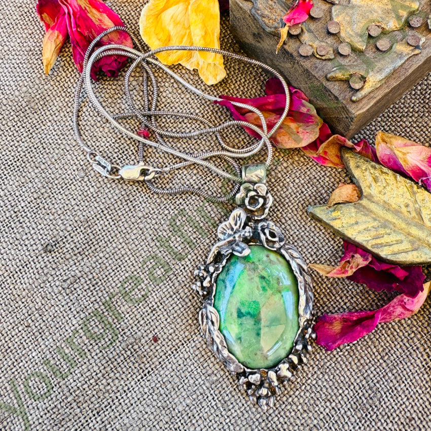 Vintage Sterling Silver & Bright Green Moss Agate Necklace necklace