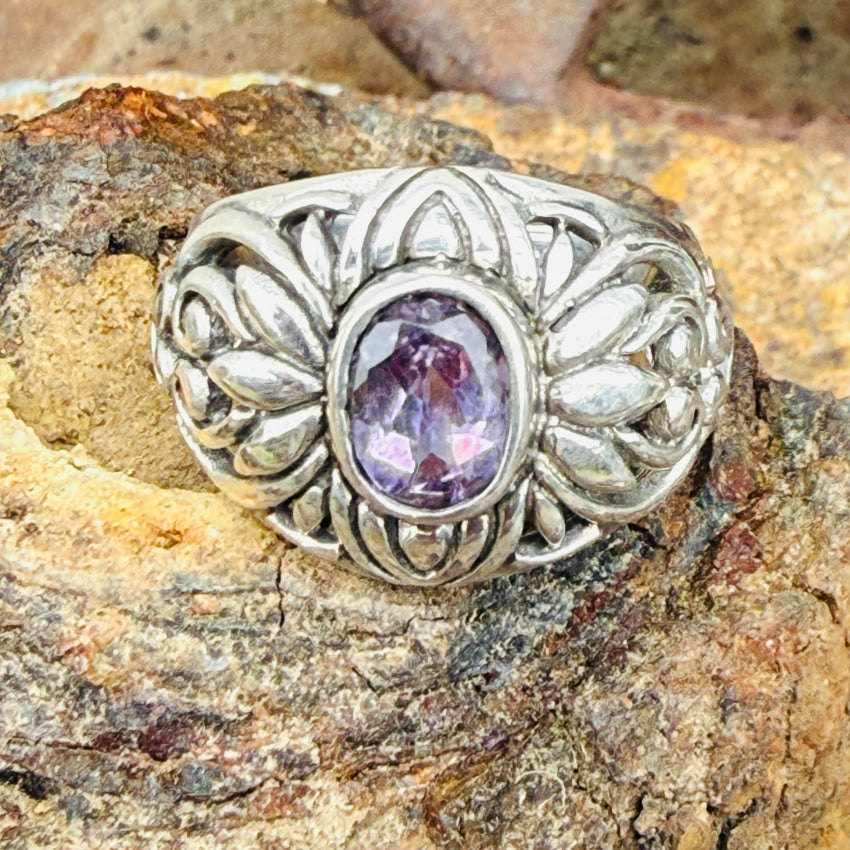 Vintage Sterling Silver & Purple CZ Ring Size 7 3/4 ring