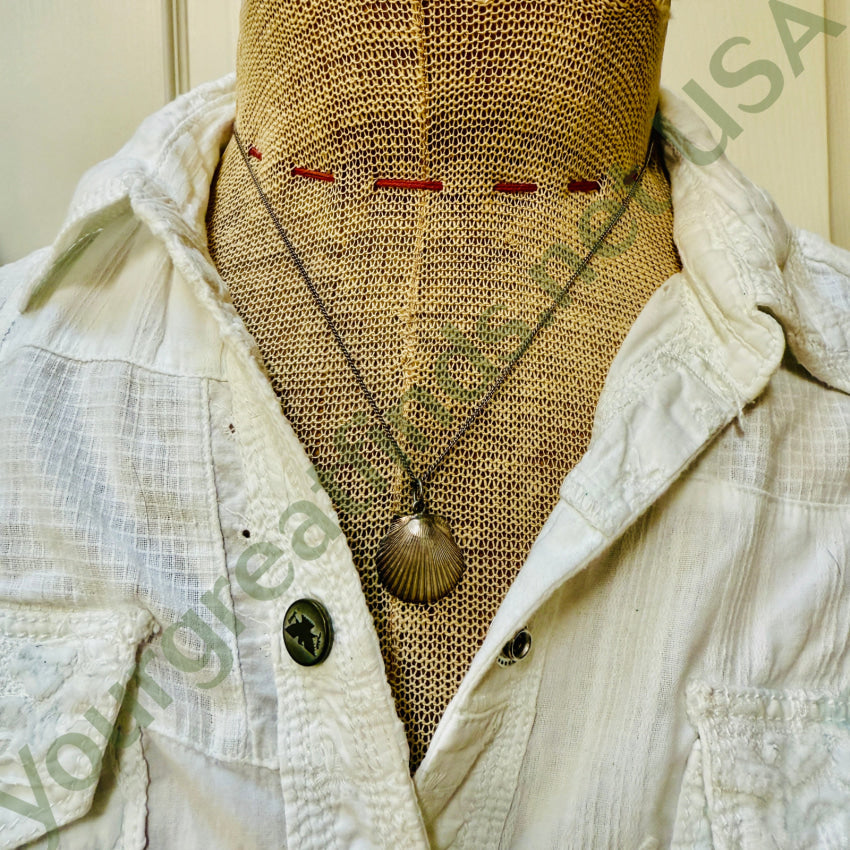 Vintage Sterling Silver Scallop Shell Necklace necklace