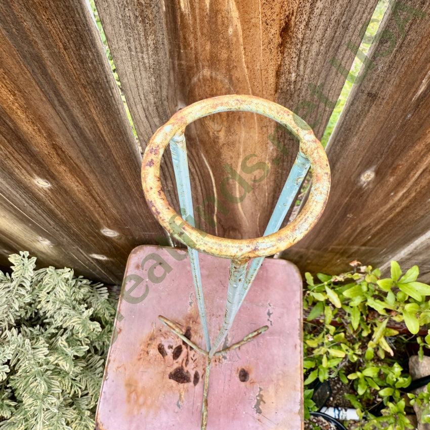 Vintage Wire Bouquet Stand in Blue Paint
