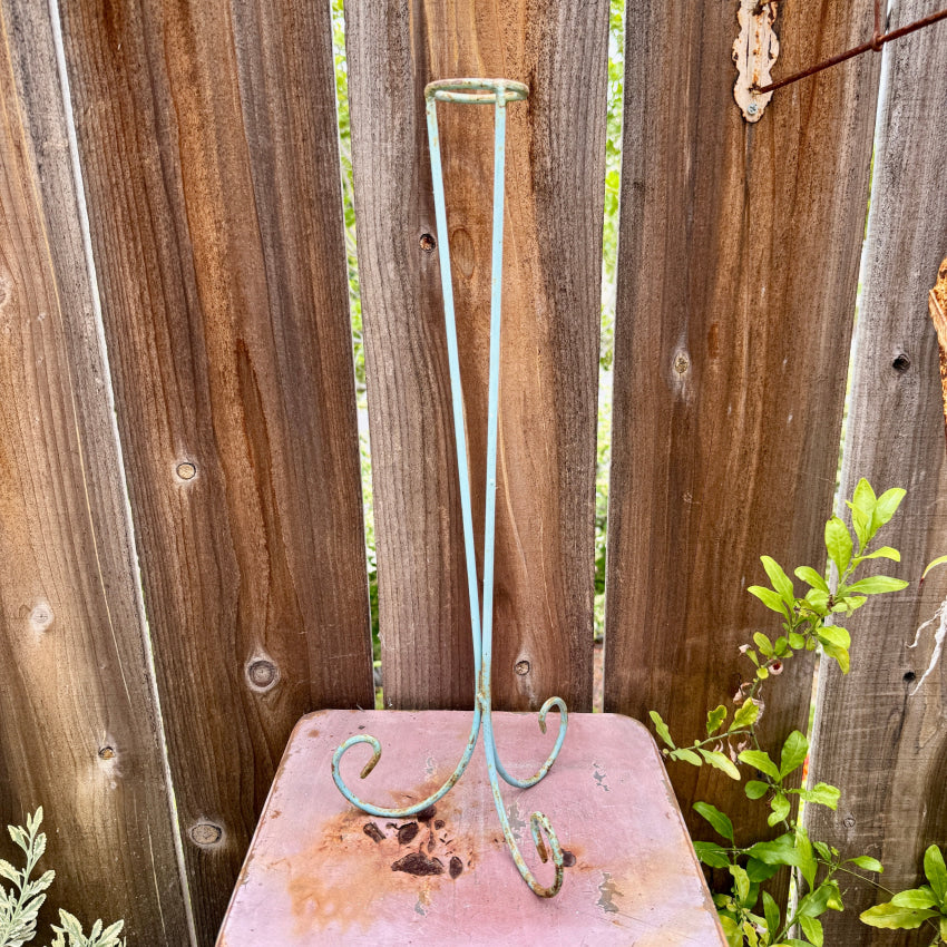 Vintage Wire Bouquet Stand in Blue Paint