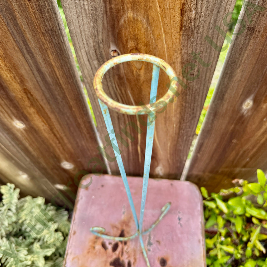 Vintage Wire Bouquet Stand in Blue Paint