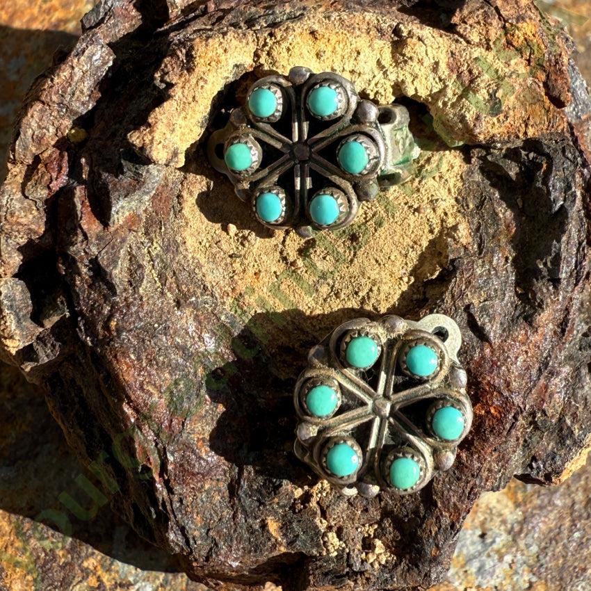 Vintage Zuni Sterling Silver Snake Eye Turquoise Clip On Earrings earrings