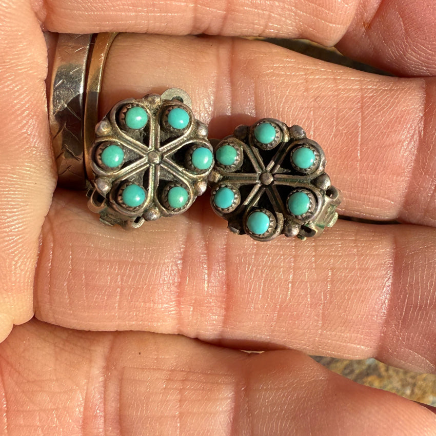 Vintage Zuni Sterling Silver Snake Eye Turquoise Clip On Earrings earrings