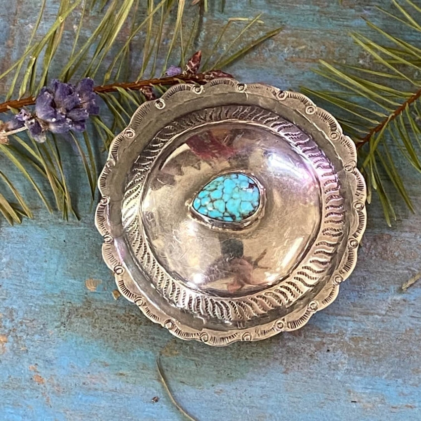 https://yourgreatfinds.net/cdn/shop/products/navajo-round-concho-belt-buckle-no-8-turquoise-sterling-silver-881_1200x.jpg?v=1672098117