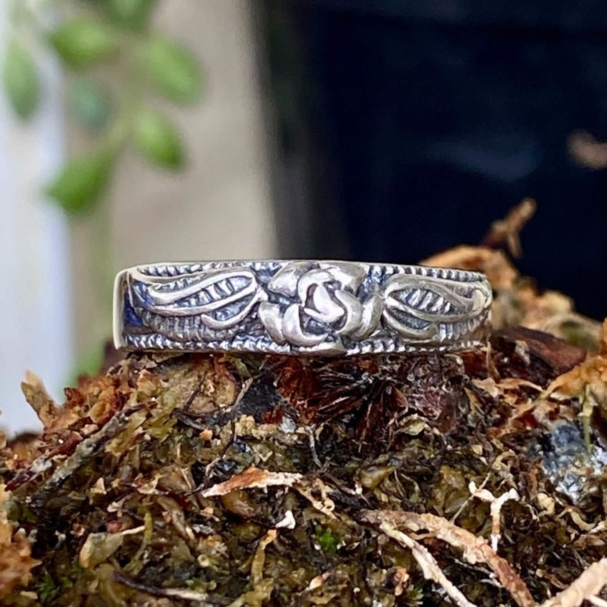 Pretty Sterling Silver Band Ring WIth Applique Size 7 Yourgreatfinds
