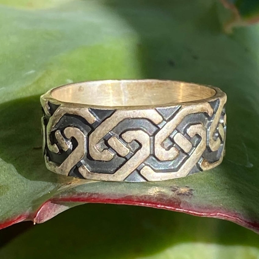 Vintage Mexican Band Ring in Sterling Silver with Raised Design Size 11 Yourgreatfinds